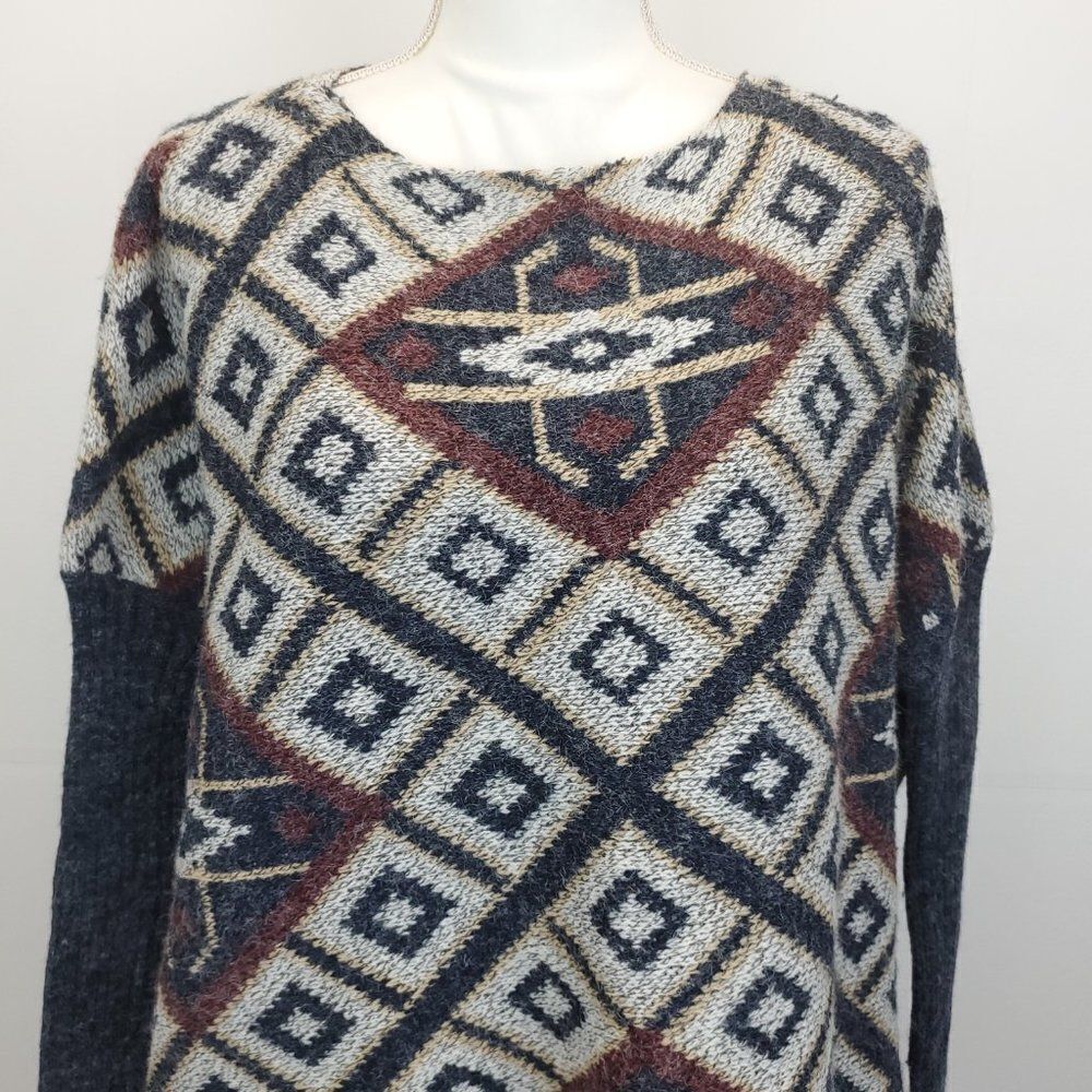 Tea & Rose Aztec Fringe Sweater - Picture 5 of 10